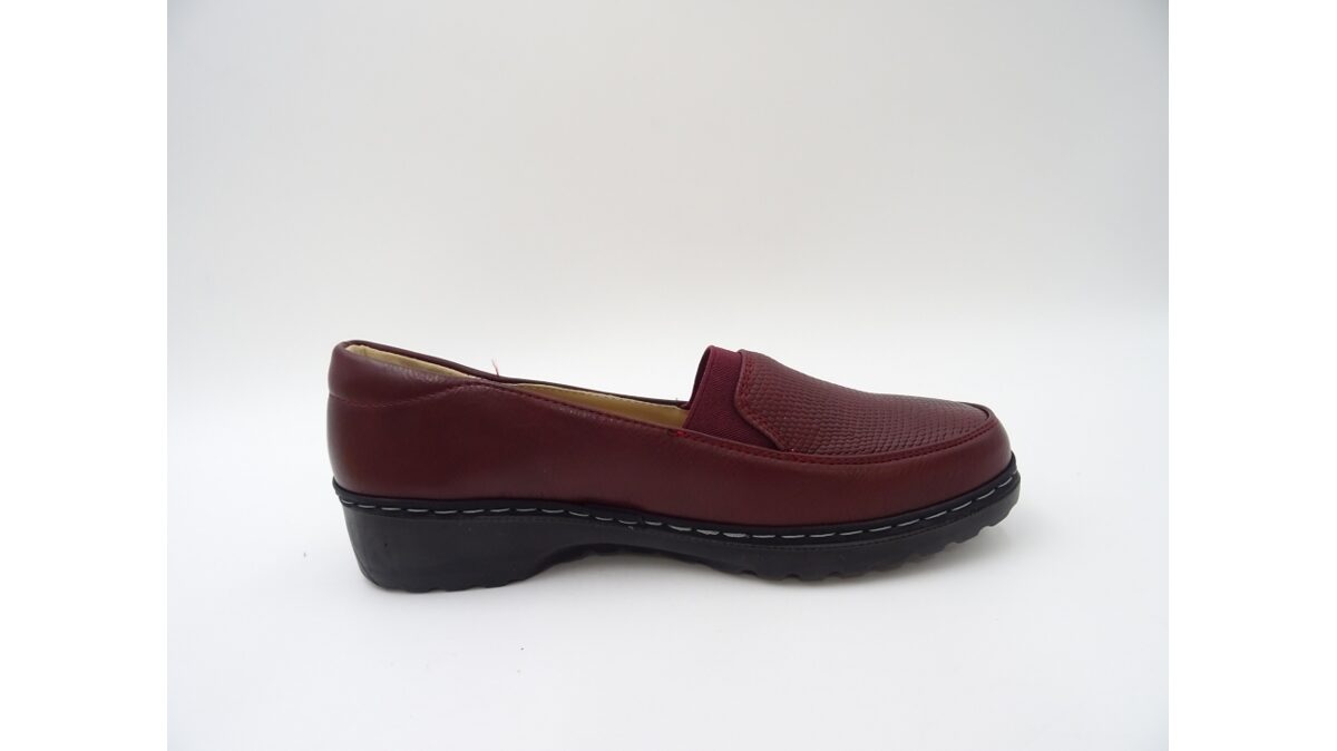 Sieviešu apavi, tumši sarkanas slēgtās kurpes