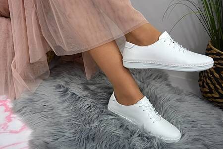 Loretta Vitale ādas apavi, baltas, zemas sieviešu kurpes